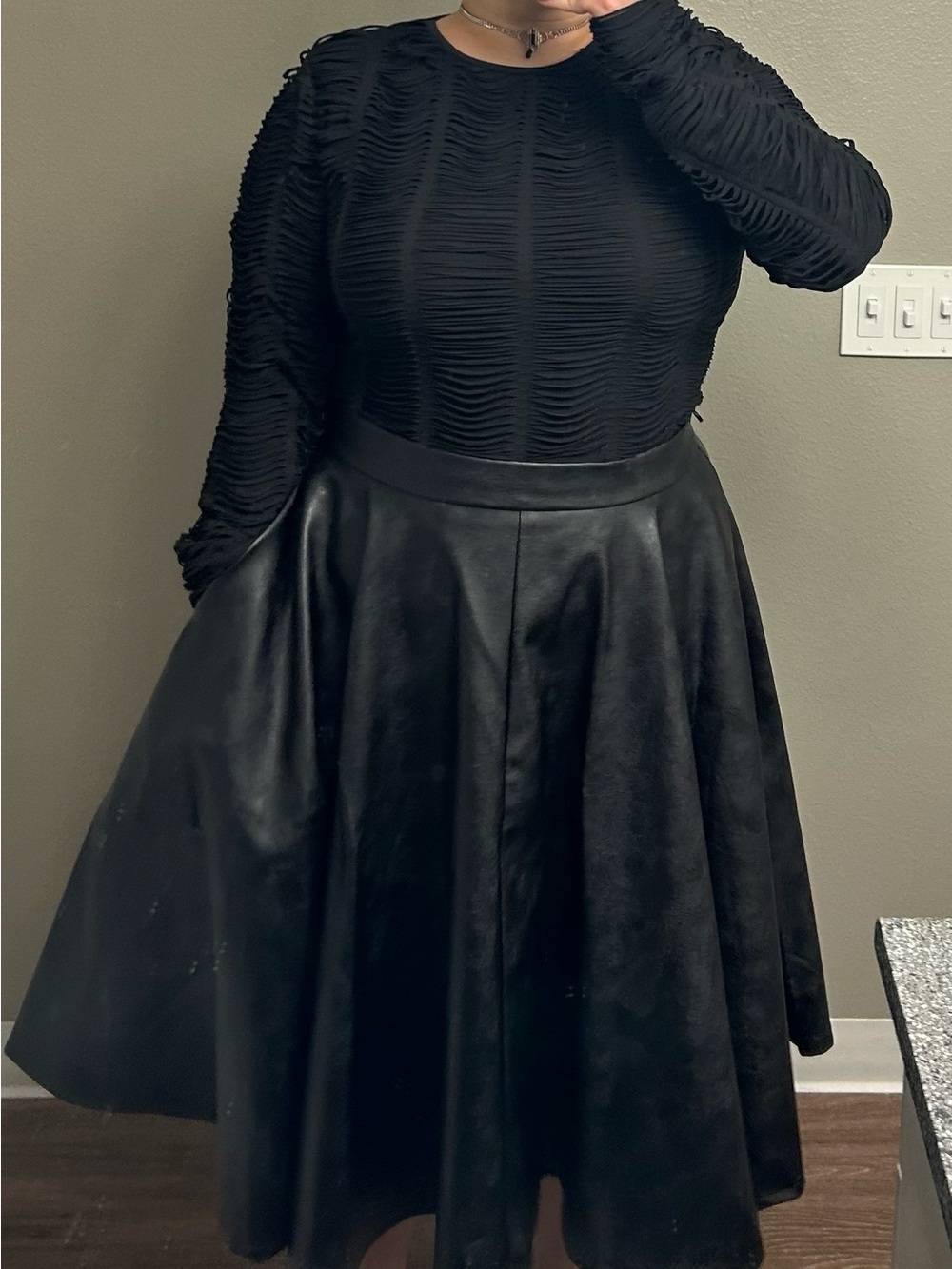 Disturbia Feud Distressed Top - Picture 12 of 13